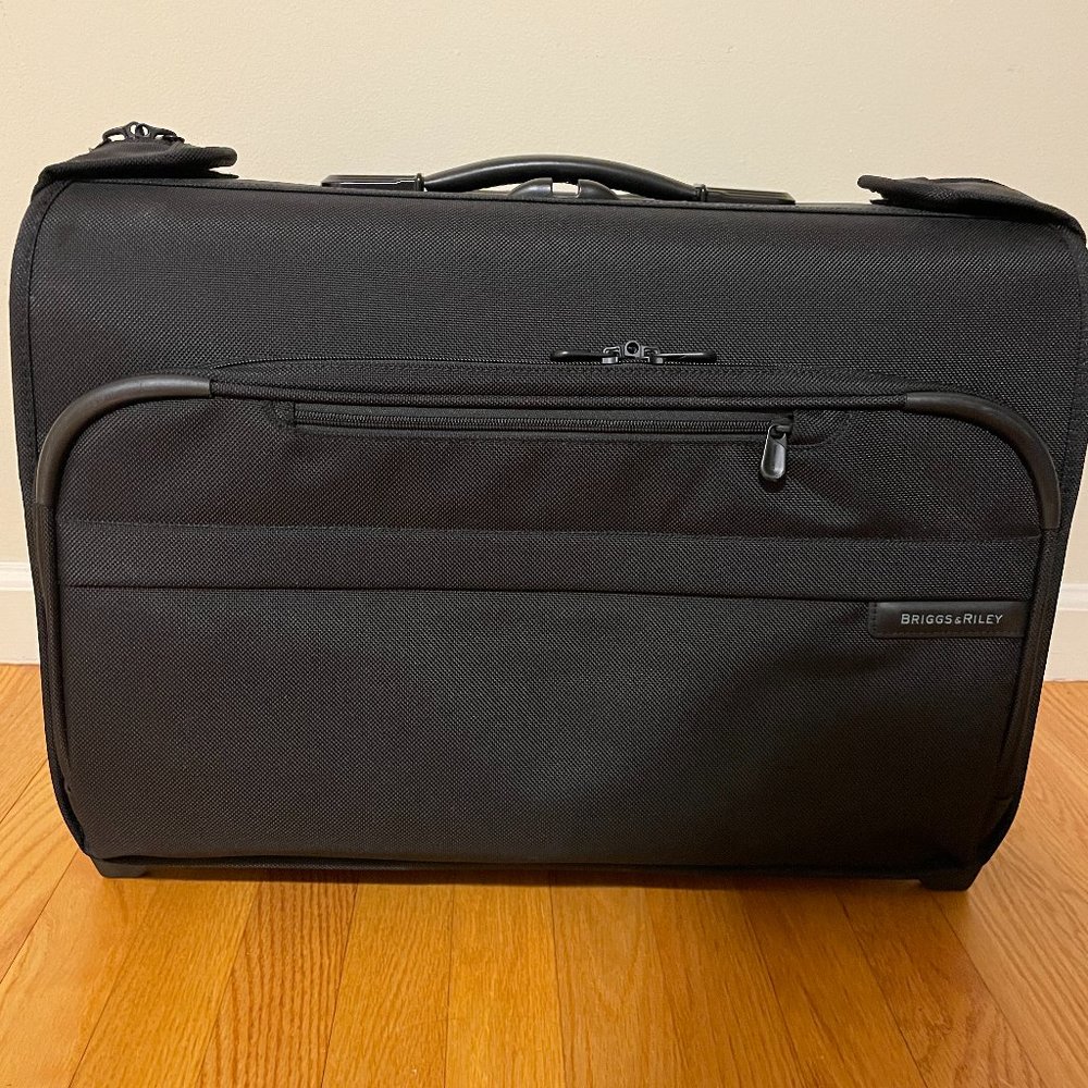 Briggs & Riley Baseline-Softside Carry-On 2-Wheel Garment Bag, Black